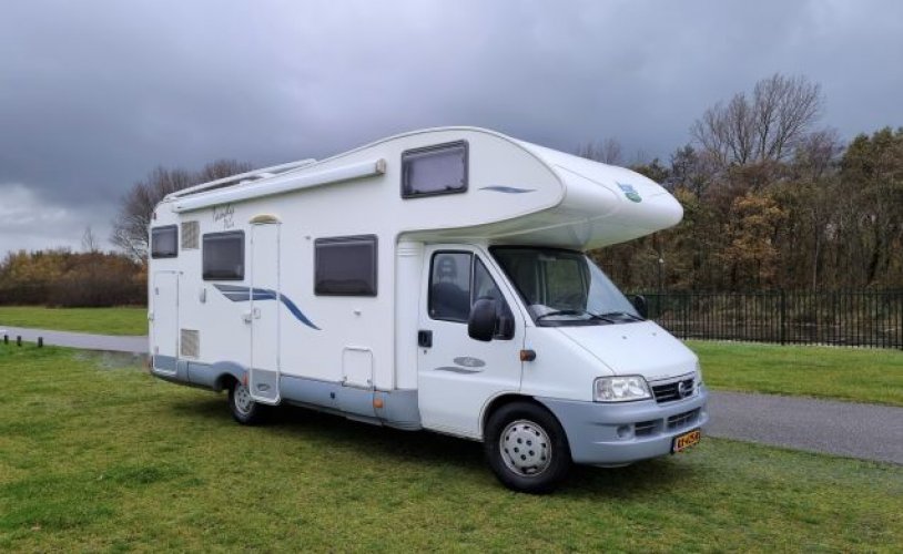 McLouis 6 pers. Rent a McLouis motorhome in Veere? From € 97 pd - Goboony photo: 0