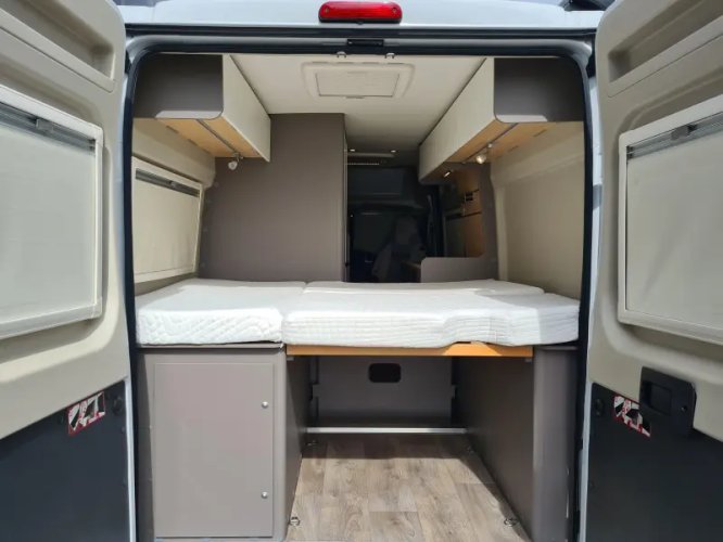 LMC Innovan 600 Dwarsbed/Nieuwstaat  foto: 19