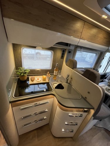 Hymer Integraal 678 9-TR AUTOMAAT ENKELE BEDDEN + HEFBED  foto: 6