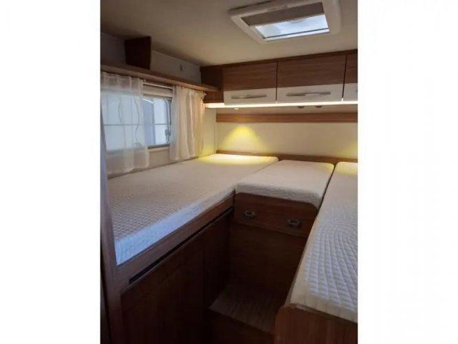 Hymer Carado 448 Enkele Bedden Hefbed  foto: 8