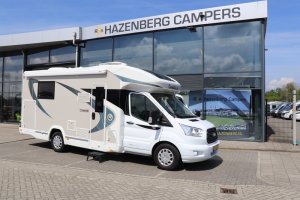 The Chausson Titanium 5 AUTOMATIC 758 hp offers 170 seats, a pull-down bed and an adjustable queen bed (88