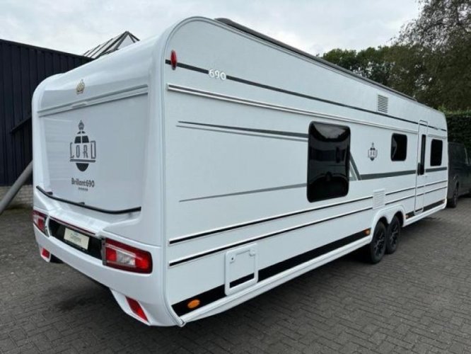 LMC Lord Brillant 690 Badkamer | vrijstaand bed 