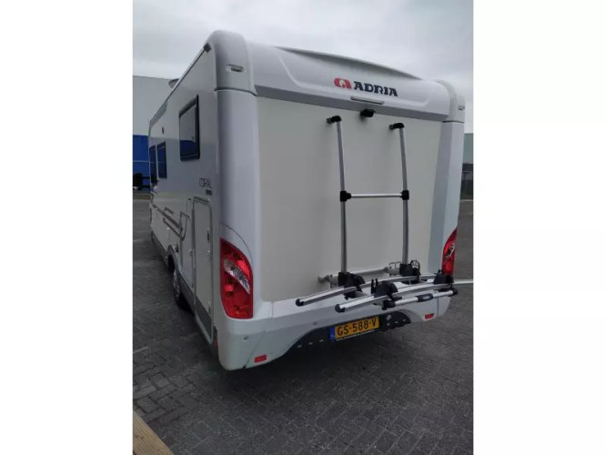 Adria Coral S 670 SL enkelebedden bj 2011  foto: 6