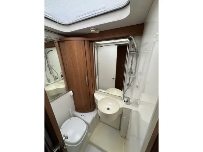 Hymer B-514 SL EP levelsysteem  foto: 17