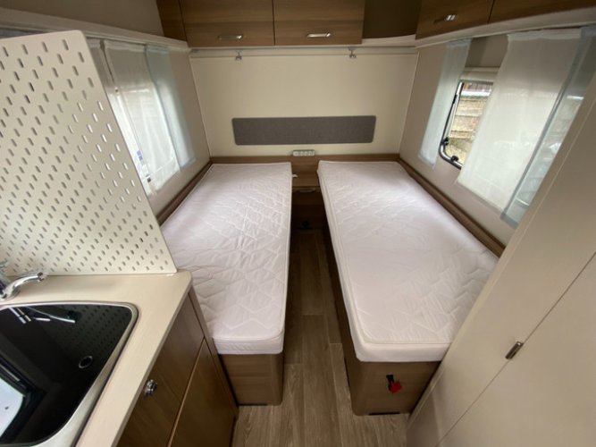 Dethleffs C’Joy 460 LE ENKELE BEDDEN INCLUSIEF STALLING foto: 8