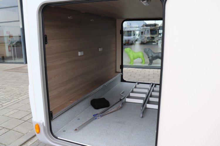 De Element T 668 G uit de stal van LMC lengte bedden compact 6.99 m collectie 2021 (63  foto: 14