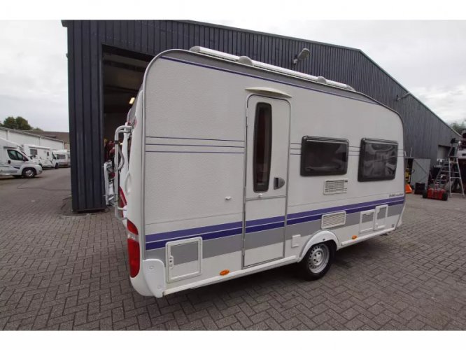 Hobby Excellent 400 SF voortent, vastbed 