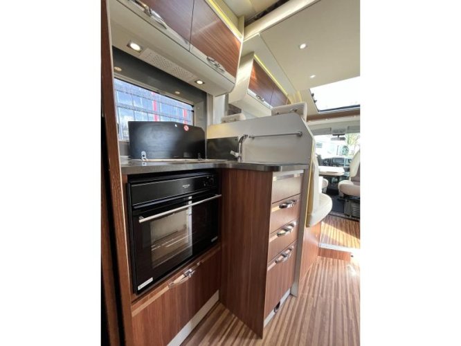 Adria Matrix Plus 670 SC - Queensbed en hefbe  foto: 12