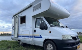 Burstner 5 pers. Louer un camping-car Bürstner à Nimègue À partir de 42 € par jour - Goboony