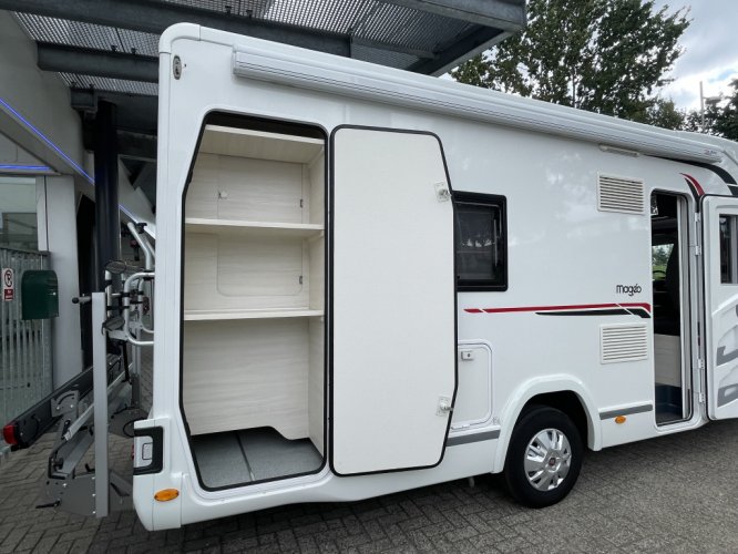 Chausson Challenger Mageo 357 ENKELE BEDDEN+HEFBED LUCHTVERING F2F foto: 23