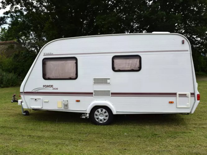 Elddis Force 450 2 met mover en airco  foto: 5