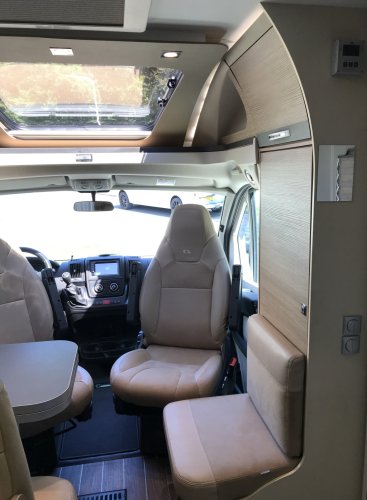 ADRIA Compact SL # enkelebedden # Mooie optie's # 34000KM foto: 8