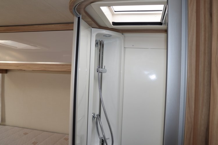 Hymer T 678 CL 60 jaren editie maxi chassis AUTOMAAT 150 pk enkele bedden + hefbed (56  foto: 61