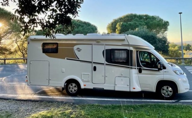 Carado 4 pers. Rent a Carado camper in Vlaardingen? From € 158 pd - Goboony photo: 0