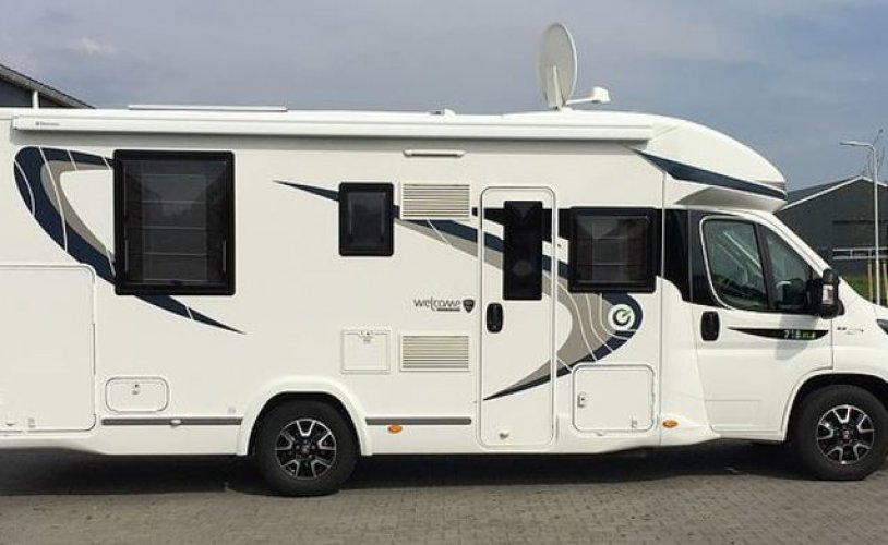 Chausson 4 pers. Rent a Chausson motorhome in Parrega? From € 139 pd - Goboony photo: 1