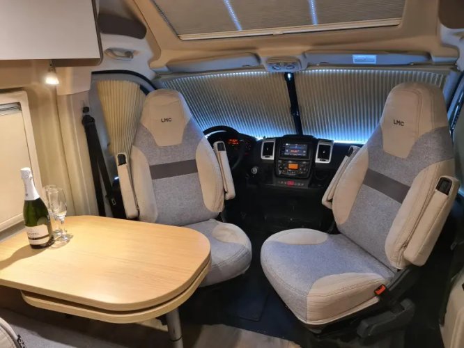 LMC Innovan 600 Dwarsbed/Nieuwstaat  foto: 11