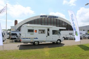 Bürstner i 572 integraal 122 pk, 4 pers dinette, hefbed, nette camper voor zijn leeftijd, Bj. 2002 Marum Groningen