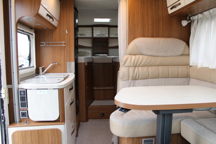 Compact lichtgewicht en smalle Hymer Exsis T 578 Experience enkele bedden (53  foto: 25