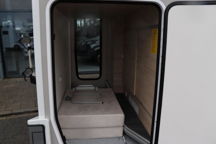 Ruimtewonder Chausson Titanium Vip 640 AUTOMAAT 170 pk elektrische verstelbaar hefbed (70  foto: 11