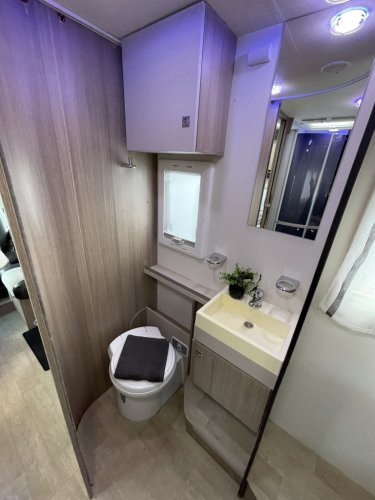 Chausson CHALLENGER 288 EB QUEENSBED + HEFBED 170 PK EURO6 foto: 9