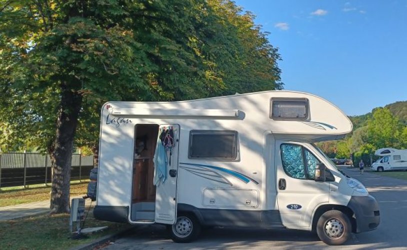 McLouis 6 pers. Rent a McLouis motorhome in Beinsdorp? From € 97 pd - Goboony photo: 0