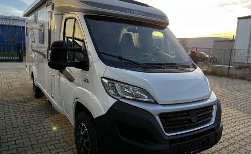 Hymer 2 pers. Rent a Hymer motorhome in Weerselo? From € 121 pd - Goboony photo: 0