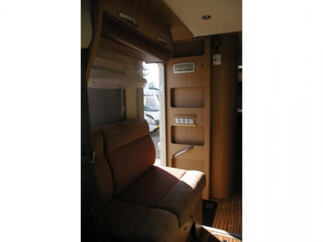 Adria Matrix Axess M 670 SC Queensbed, Hefbed.  foto: 8