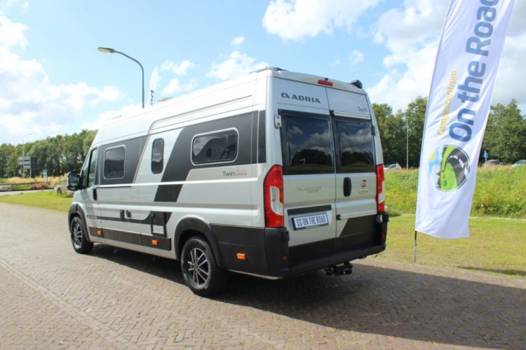 Adria 640 SLB Twin Supreme, 2.3 MultiJ. 140 PK, Maxi chassis, Motor/ Dak-airco, Enkele-bedden, Trekhaak, Metallic kleur, Bj. 2021 Buscamper Marum Groningen foto: 27