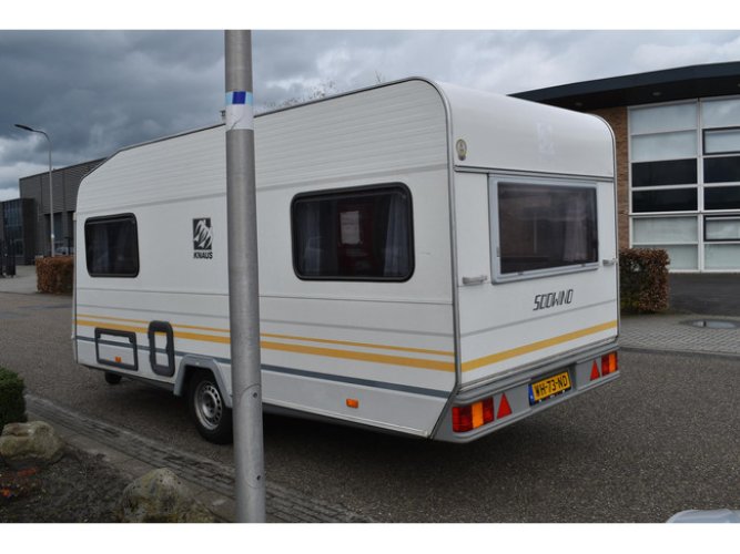 Knaus 8605 Südwind 450 TU | Voortent | Kachel | Vast bed | Accu + stopcontact