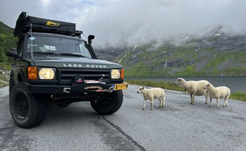 Land Rover 2 pers. Land Rover camper huren in Nieuwleusen? Vanaf € 73 p.d. - Goboony