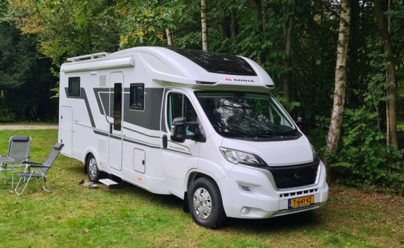 Adria Mobil 3 pers. Vous souhaitez louer un camping-car Adria Mobil à Hoogeveen ? A partir de 152 € par jour - Goboony photo : 0