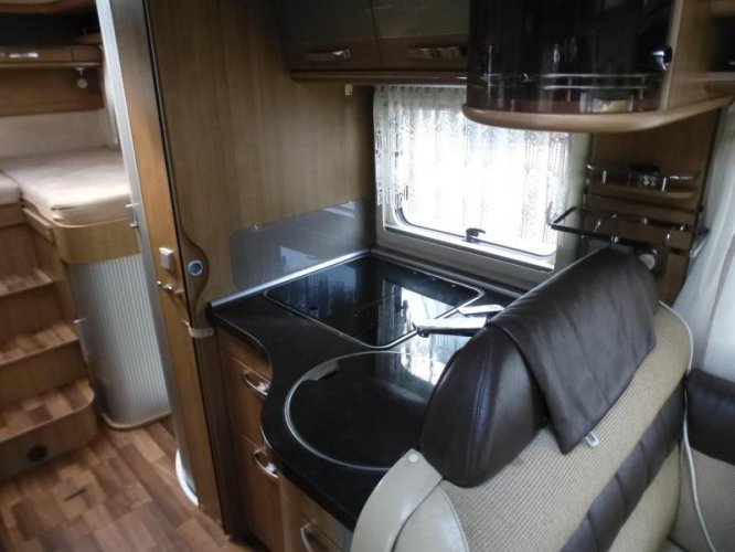 Hymer B678 180 PK enkele bedden  foto: 6