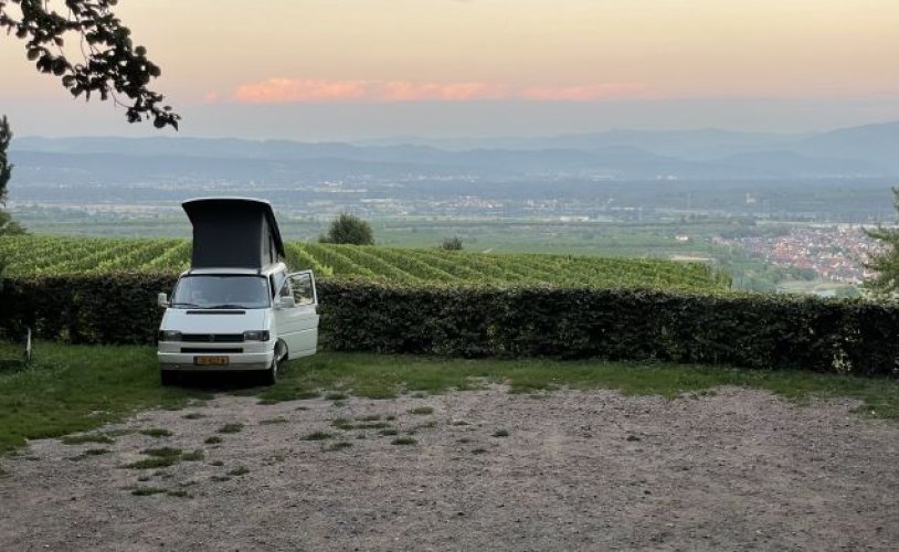 Volkswagen 4 pers. Rent a Volkswagen camper in Leeuwarden? From € 73 pd - Goboony photo: 0