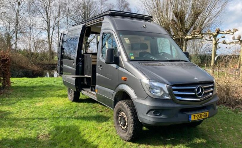 Mercedes Benz 3 pers. Rent a Mercedes-Benz motorhome in Kockengen? From € 105 pd - Goboony photo: 1