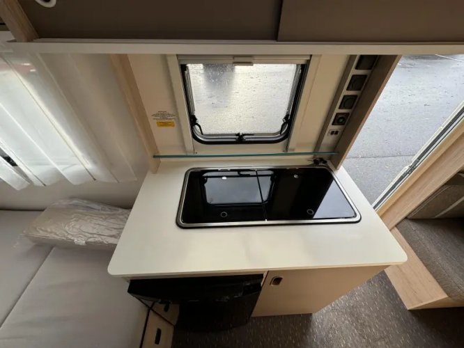 Adria Aviva 360 DD Dwars bed,boiler,autark  foto: 9