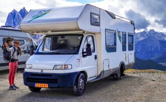 Knaus 6 pers. Rent a Knaus motorhome in Velserbroek? From € 120 pd - Goboony
