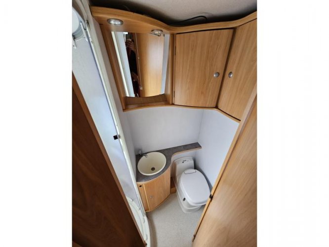 Chausson Welcome 22 6 pers camper 140PK 2005  foto: 9