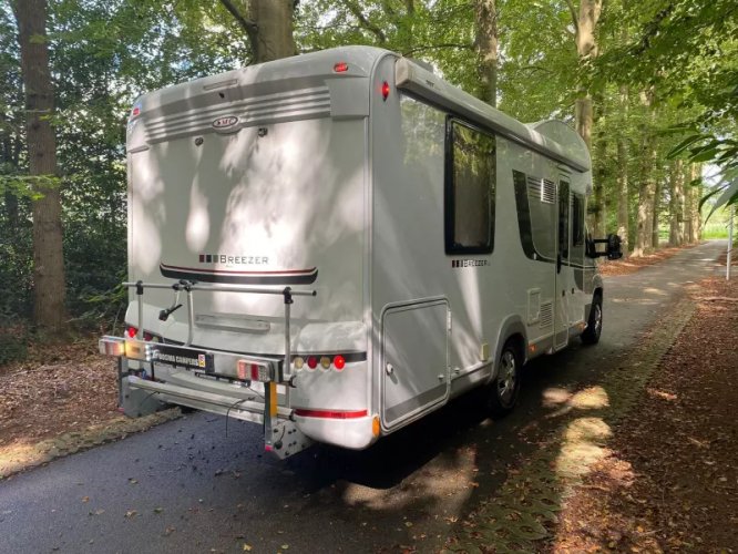 LMC Breezer 727 G Queensbed Hefbed 63000 km 