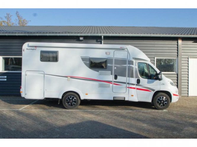 Sunlight T66 halfintegraal camper  foto: 1