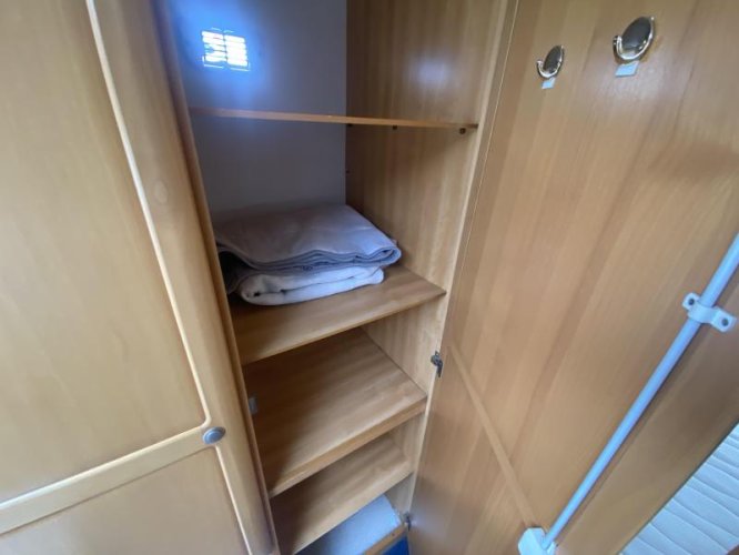 Knaus Azur 490 UFE Rondzit Frans bed en  foto: 11