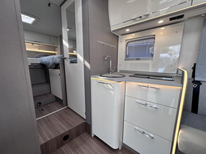 Hymer Etrusco 7400 SBC face/face zit en 2x1 bed  foto: 7