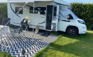 Chausson 4 pers. Louer un camping-car Chausson à Harderwijk ? À partir de 121 € par jour - Goboony
