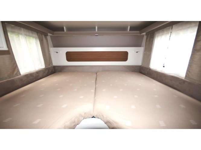 Eriba Nova 480 V-bed/Mover/Thule luifel  foto: 5