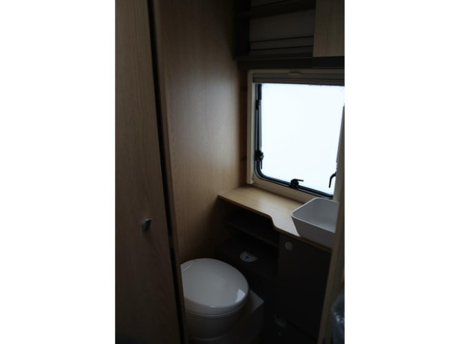 LMC Tourer Lift H730G 140pk | Voorraad voordeel | Winterpakket | Hefbed | Gescheiden Douche | foto: 13