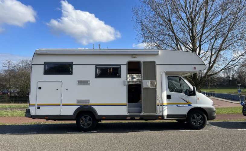 Eura Mobil 5 pers. Rent an Eura Mobil motorhome in Amsterdam? From € 115 pd - Goboony photo: 1