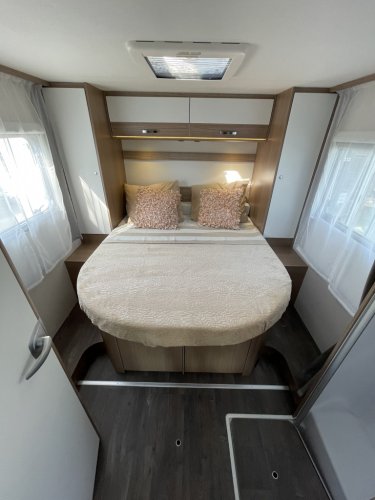 Hymer Carado I 339 AUTOMAAT QUEENSBED+HEFBED SLECHTS 6100KM! 