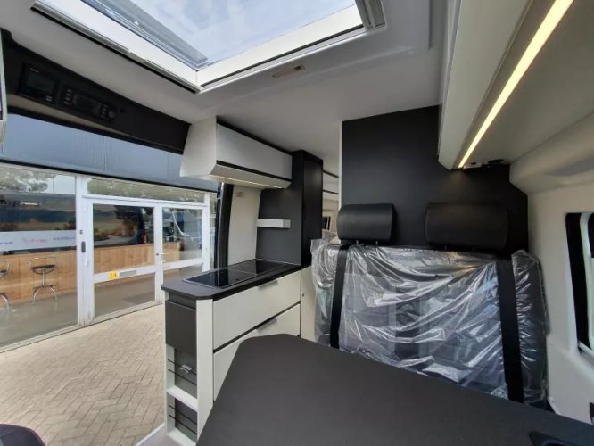 Adria Twin Supreme 640 SLB Busbiker + Luchtvering  foto: 1