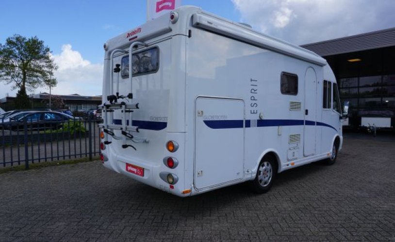 Dethleff's 3 pers. Rent a Dethleffs camper in Zwolle? From € 74 pd - Goboony photo: 1