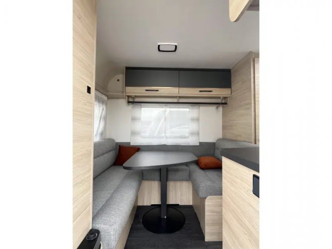 Caravelair Alba Style 430 met mover 