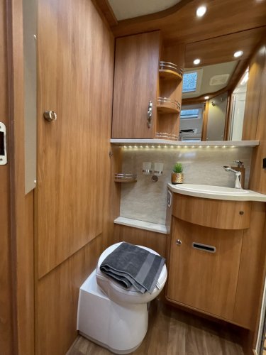 Hymer Tramp 668 CL ENKELE BEDDEN LEVELSYSTEEM TURBOVENT foto: 12